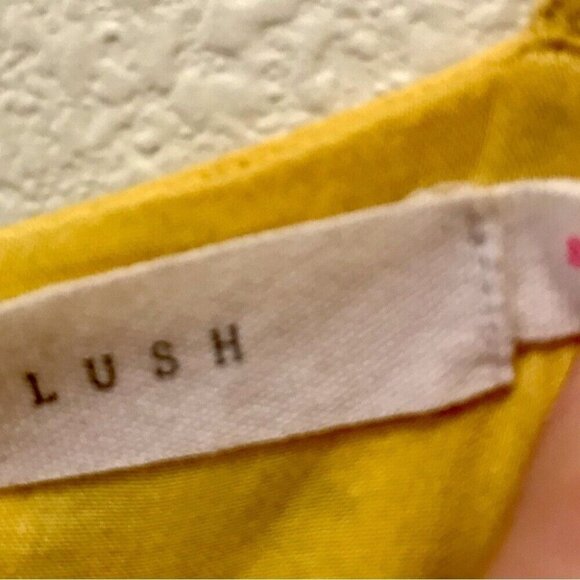 Lush  Women's Yellow Floral Beachy Romper w/ Cutouts Double Tie Front Size Small - Picture 8 of 12